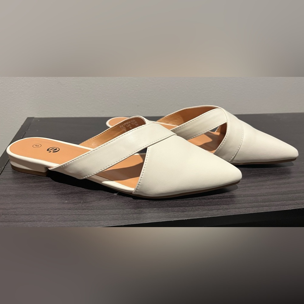 Size 8 Off-White Women’s Mules Pointed Toe for Women Never Before Worn